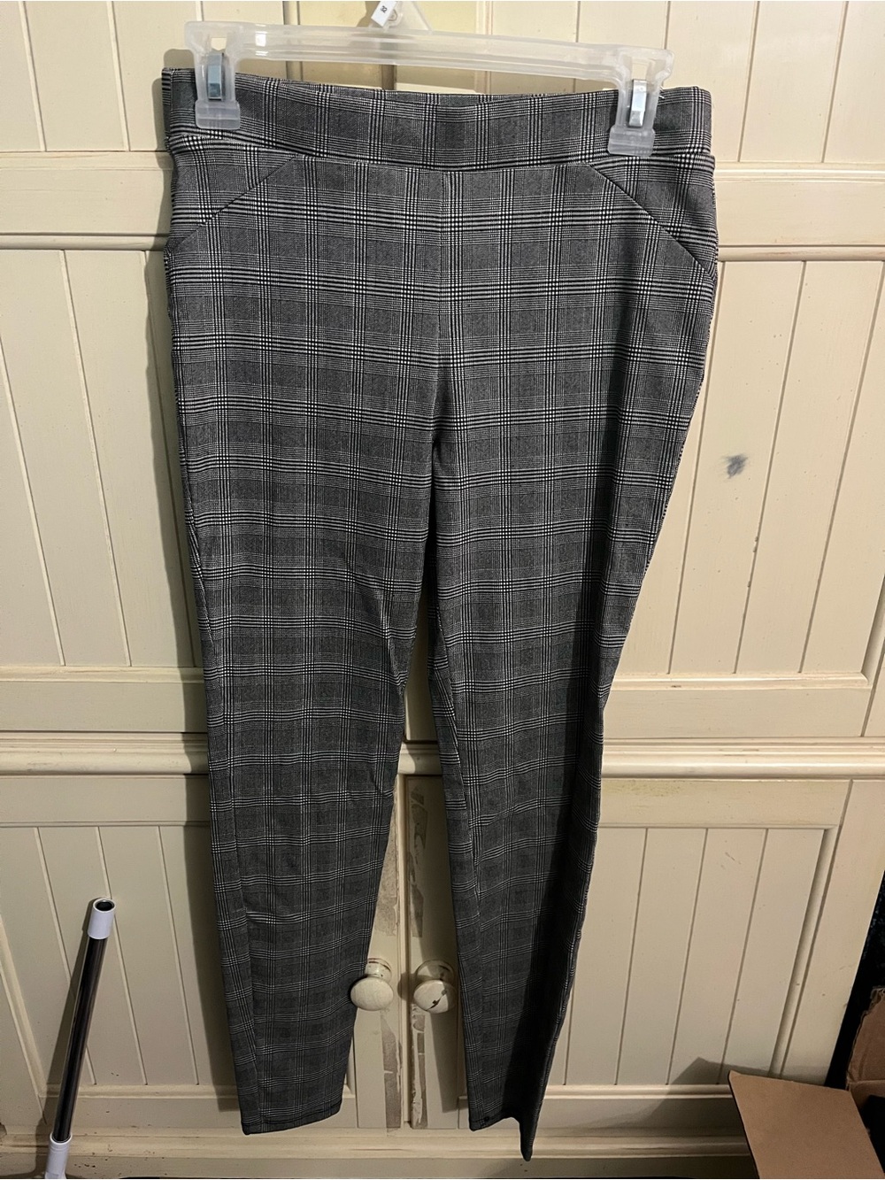 Simply Vera Vera Wang Everyday Luxury Ultrastretch Pant (Pull On) in Gray Plaid